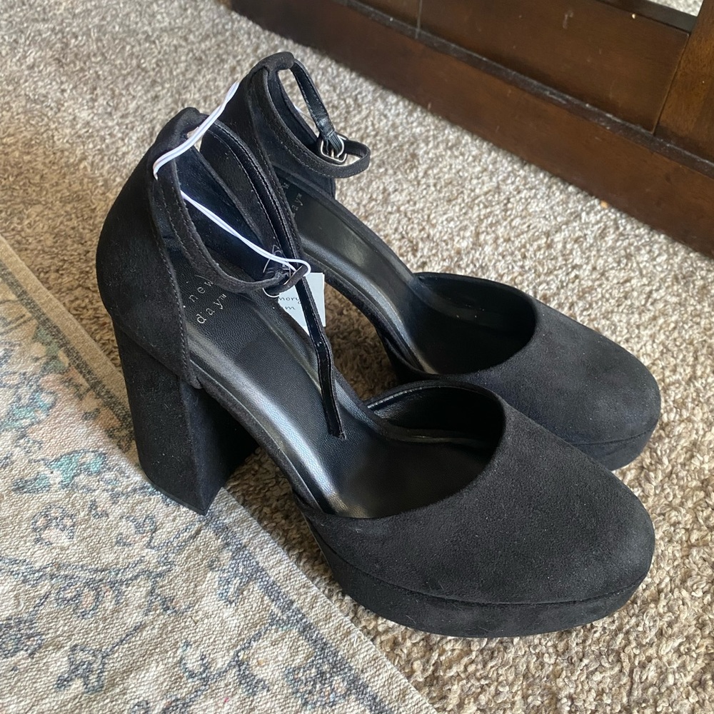 A New Day Black Suede Chunky Pumps Size 9.5